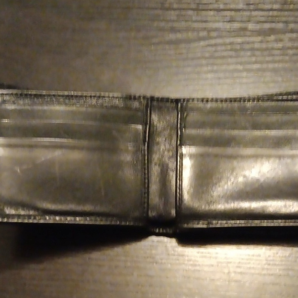 Gucci Vintage Black Leather
Unisex Wallet with Red and Green
Stitching (EUC) - Picture 6 of 14